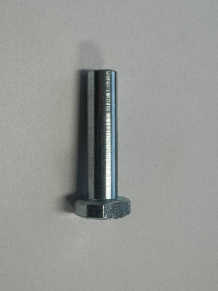 Hřídelka se závitem pro plastové kolečko pro sečení vyšší trávy.